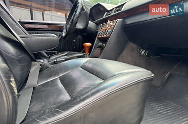 Mercedes-Benz E-Class  1992