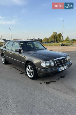 Mercedes-Benz E-Class  1990