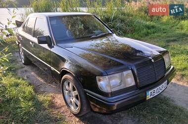Mercedes-Benz E-Class  1993