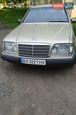 Mercedes-Benz E-Class  1993