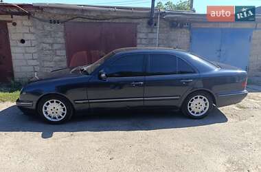 Mercedes-Benz E-Class  1999