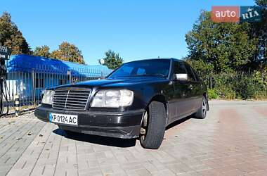 Mercedes-Benz E-Class  1992