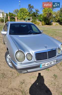 Mercedes-Benz E-Class  1995
