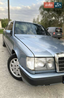 Mercedes-Benz E-Class  1988