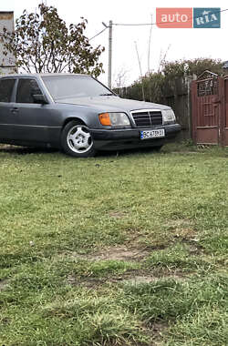 Mercedes-Benz E-Class  1988