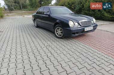 Mercedes-Benz E-Class  2001