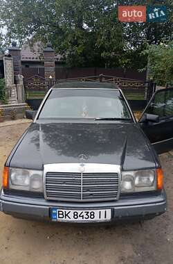 Mercedes-Benz E-Class  1993