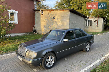 Mercedes-Benz E-Class  1988
