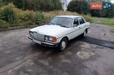 Mercedes-Benz E-Class  1982