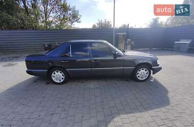 Mercedes-Benz E-Class  1992