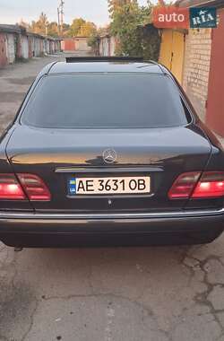 Mercedes-Benz E-Class  1996