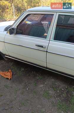 Mercedes-Benz E-Class  1983