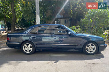 Mercedes-Benz E-Class  2000
