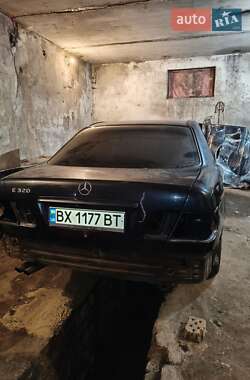 Mercedes-Benz E-Class  1997