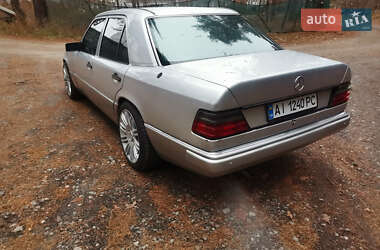 Mercedes-Benz E-Class  1992