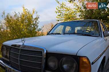 Mercedes-Benz E-Class 1983