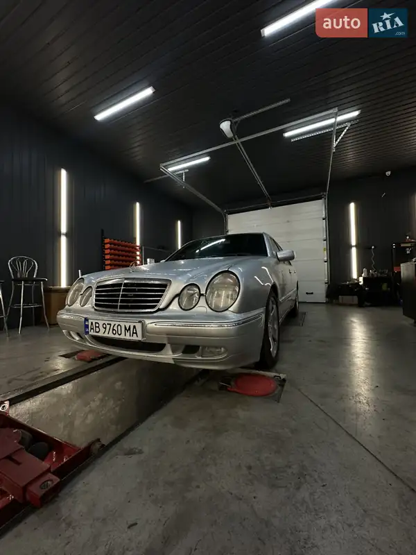 Mercedes-Benz E-Class 2001