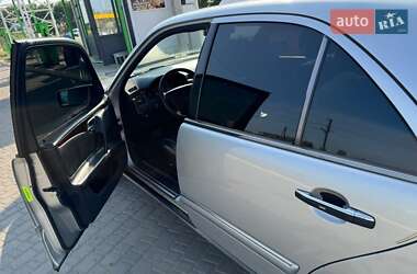 Mercedes-Benz E-Class  1995