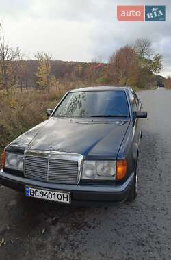 Mercedes-Benz E-Class  1993
