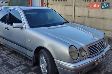 Mercedes-Benz E-Class  1995