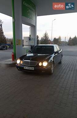 Mercedes-Benz E-Class  2001