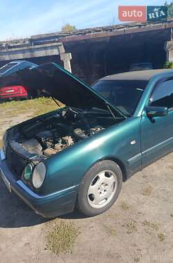 Mercedes-Benz E-Class  1995