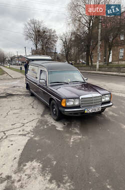 Mercedes-Benz E-Class  1985