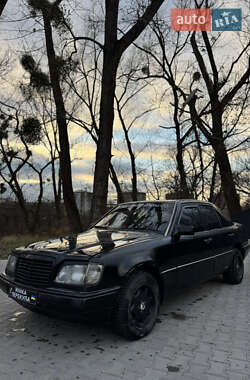 Mercedes-Benz E-Class  1993