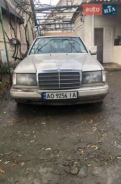 Mercedes-Benz E-Class  1992