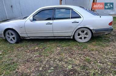 Mercedes-Benz E-Class  1996