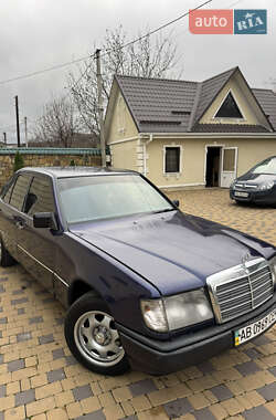 Mercedes-Benz E-Class  1988