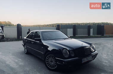 Mercedes-Benz E-Class  1995