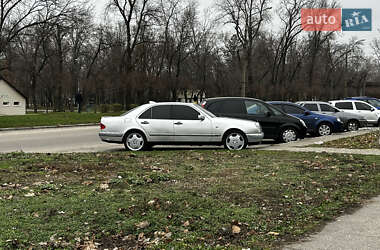 Mercedes-Benz E-Class  1999