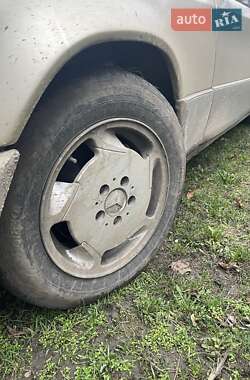 Mercedes-Benz E-Class  1988