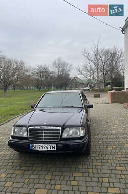 Mercedes-Benz E-Class  1993