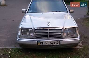 Mercedes-Benz E-Class  1993