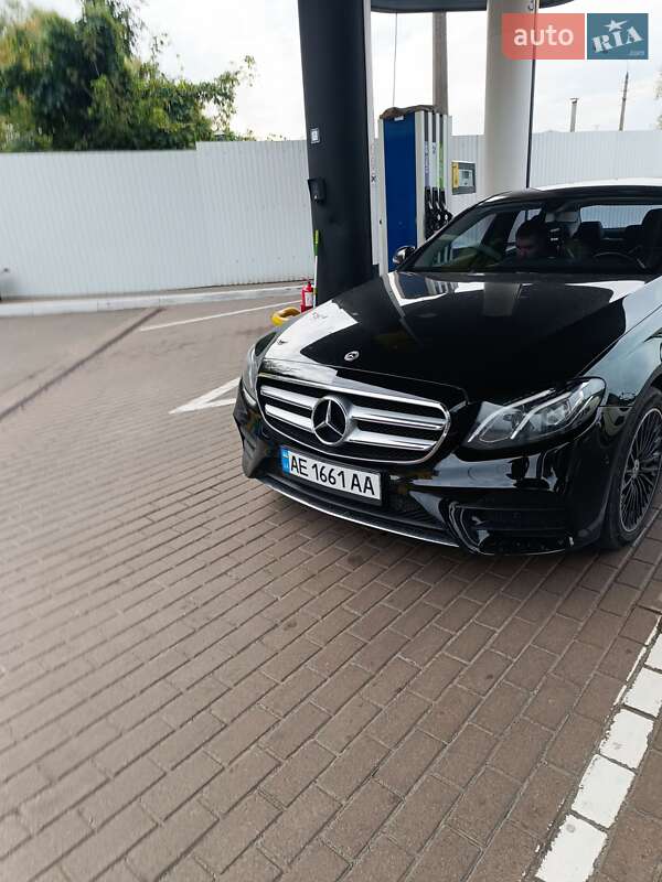 Седан Mercedes-Benz E-Class