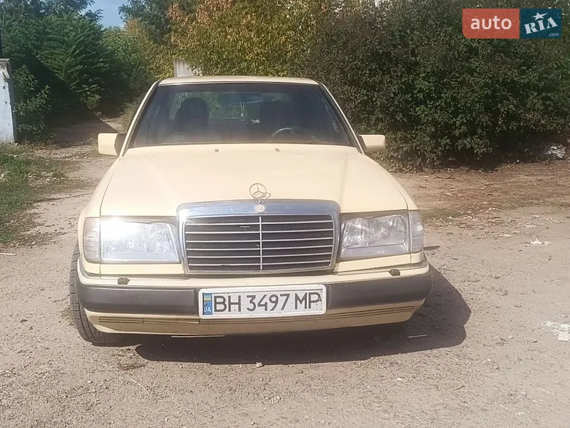 Mercedes-Benz E-Class 1990