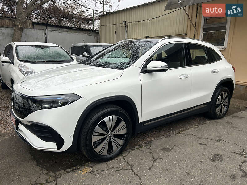 Позашляховик / Кросовер Mercedes-Benz EQA