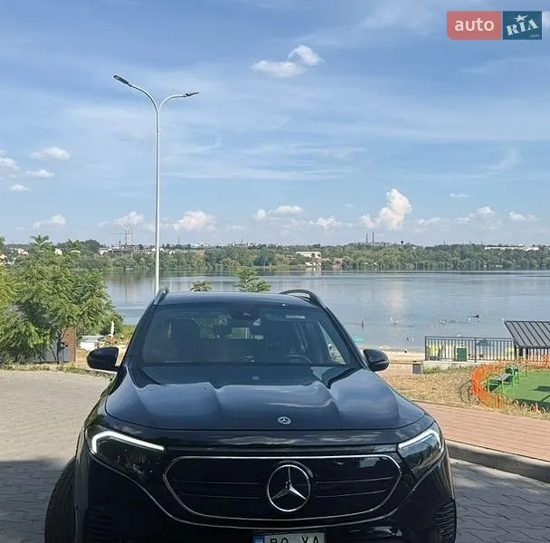 Mercedes-Benz EQB