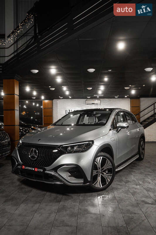 Седан Mercedes-Benz EQE SUV