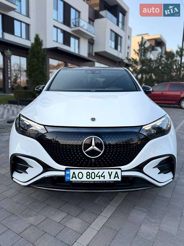 Седан Mercedes-Benz EQE SUV