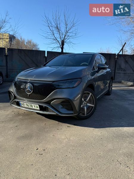 Седан Mercedes-Benz EQE SUV