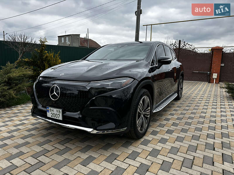 Седан Mercedes-Benz EQS SUV