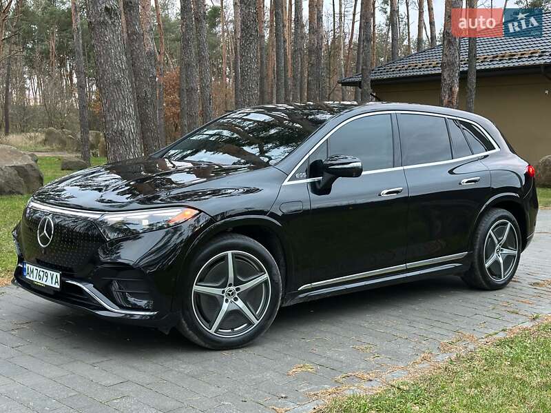 Седан Mercedes-Benz EQS SUV