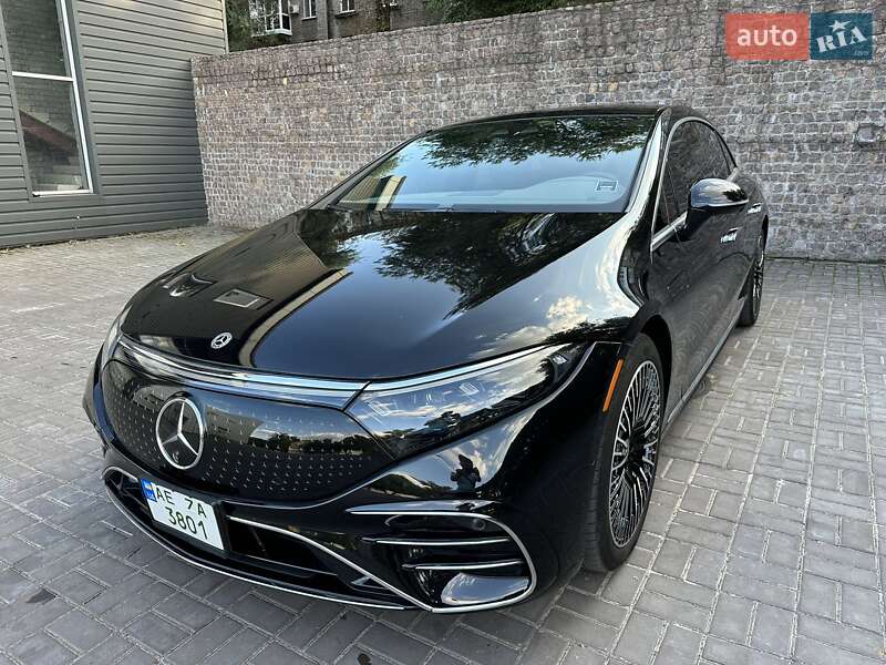 Седан Mercedes-Benz EQS
