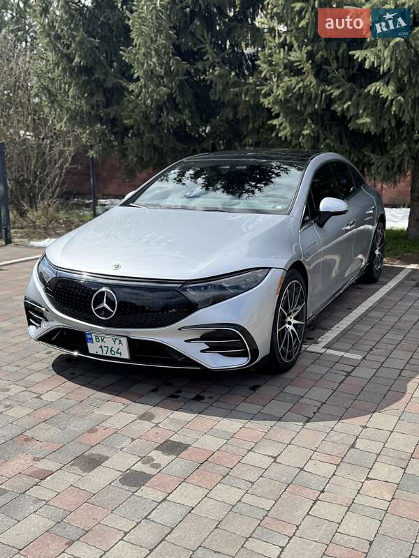 Седан Mercedes-Benz EQS