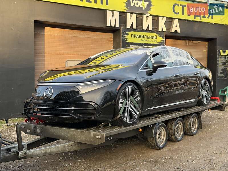Седан Mercedes-Benz EQS