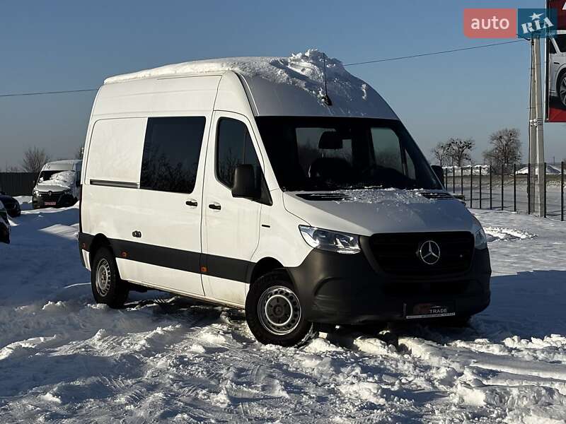 Мінівен Mercedes-Benz eSprinter