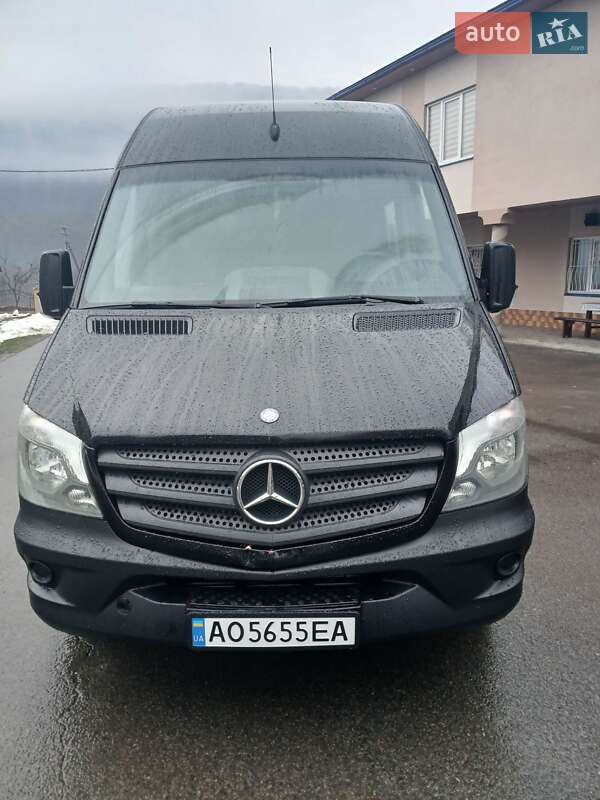 Вантажопасажирський фургон Mercedes-Benz eSprinter